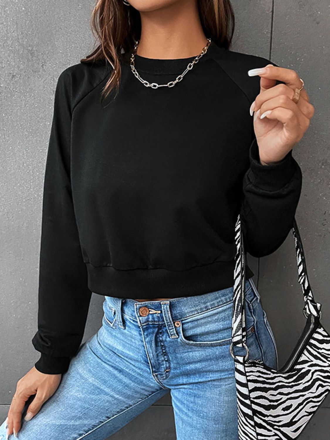 Women's Cropped Raglan Crewneck Sweatshirt
